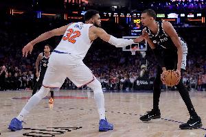 乔·约翰逊：文班亚马只需打好下盘基础 未来五到七年必拿几个MVP