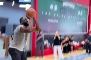 到了汕头就开练！勇士官微晒追梦在汕头球场训练视频